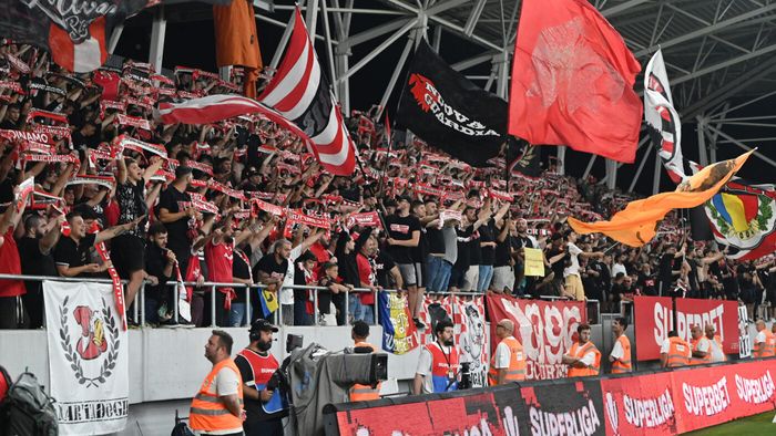 Cum arată berea specială a dinamoviștilor pentru play-off, produsă de nepotul lui Mircea Lucescu: „Oamenii s-au îndrăgostit de acest produs”. EXCLUSIV