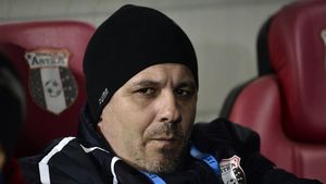 Toate îi merg pe dos lui Șumudică! Iarna i-a dat planurile peste cap: „Eu nu cred că va începe campionatul"