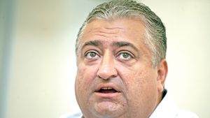 "Să joace Avram!"