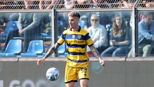 Italia, la picioarele lui Dennis Man: „Este emblema celor de la Parma”. Ce îi trebuie fostului jucător de la FCSB pentru a face următorul pas în carieră: „Cu asta, este un mare jucător!”