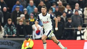 „Tottenham se luptă să îl țină pe Radu Drăgușin”. Britanicii scriu despre asaltul lui Juventus Torino pentru transferul românului de 22 de ani