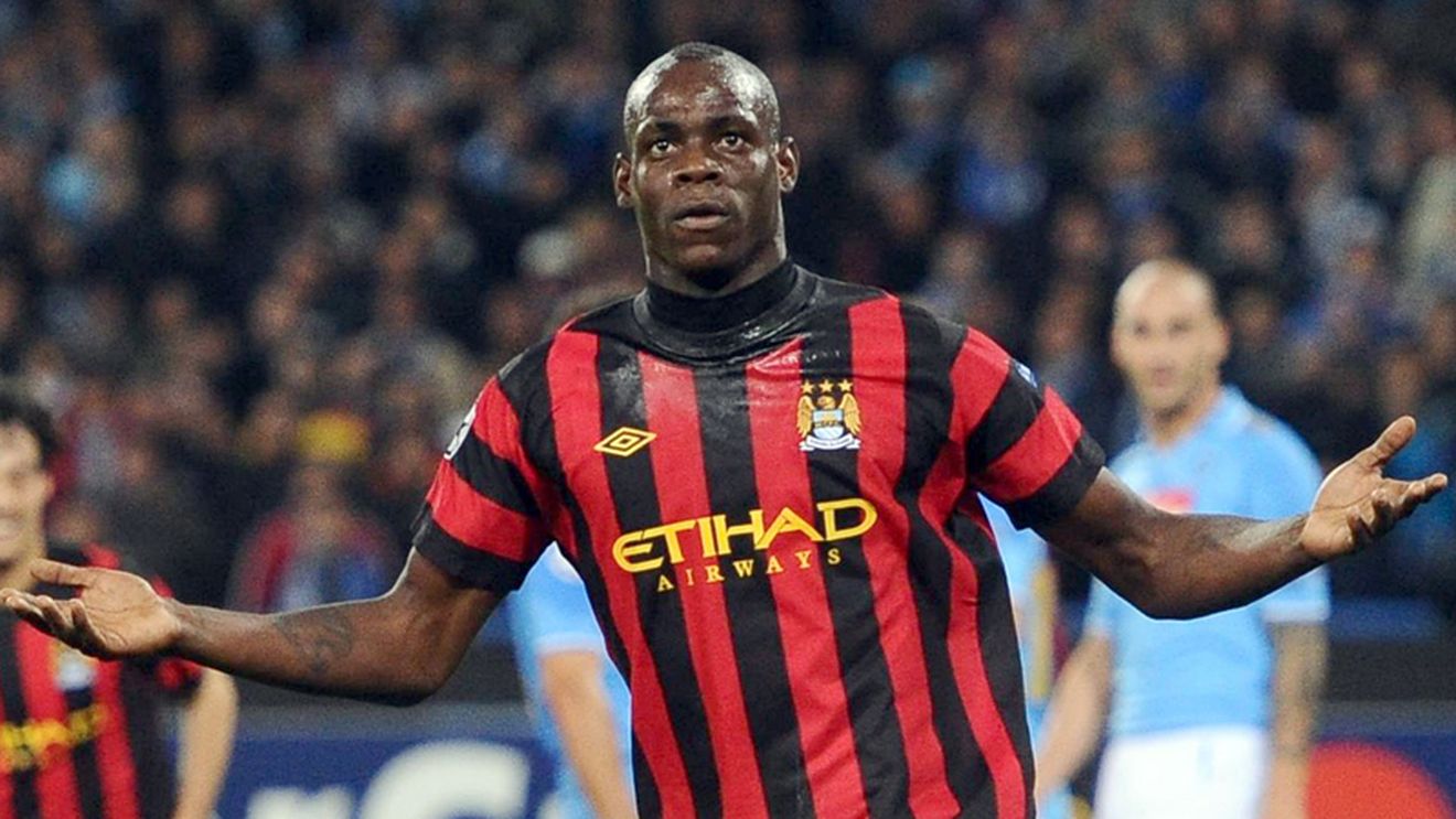 Balotelli a jucat cu febră și a "vărsat" în pauza meciului cu Napoli!** Explicația atacantului l-a lăsat mască pe Mancini