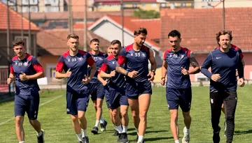 În loc să se pregătească de baraj, FC Bihor a intrat în vacanță. Erik Lincar și-a mai ținut jucătorii ”în joc de glezne” câteva zile
