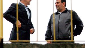 Gigi face echipa la Gloria Buzău!