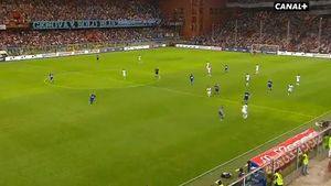 Fotbal pe "fast forward" OM a reușit faza verii!  VIDEO: 6 pase și un lob senzațional, în 10 secunde