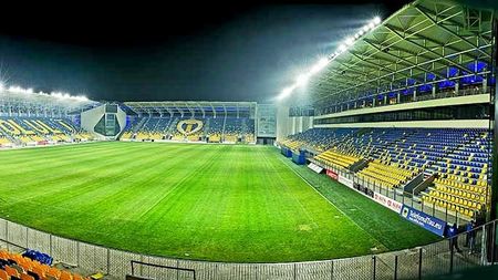 Arena „Ilie Oană", cel mai luminos stadion din țară! Puterea nocturnei va crește la 2260 de lucși, dar Petrolul încă nu are finanțare pentru a juca în Liga 1 | EXCLUSIV