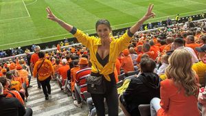 Fosta iubită a „Prințului” Adrian Cristea a făcut ravagii la piscină. Cum arată Denisa Nechifor într-un costum de baie roșu. GALERIE FOTO