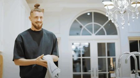 Radu Drăgușin, tun imobiliar. Câți bani dai pe un apartament în cartierul construit și cu banii fotbalistului