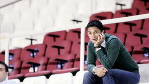 "Alo, cine e la telefon?" :)** Liga I râde în hohote! Moment incredibil, cu Lucescu în prim plan! Cum era să-și facă un nou dușman de temut