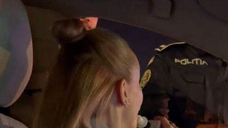 Sandra Izbașa, oprită de Poliție în trafic, în miez de noapte. "Hai, scoate și tu șprițul ăla" / "E sub scaun"