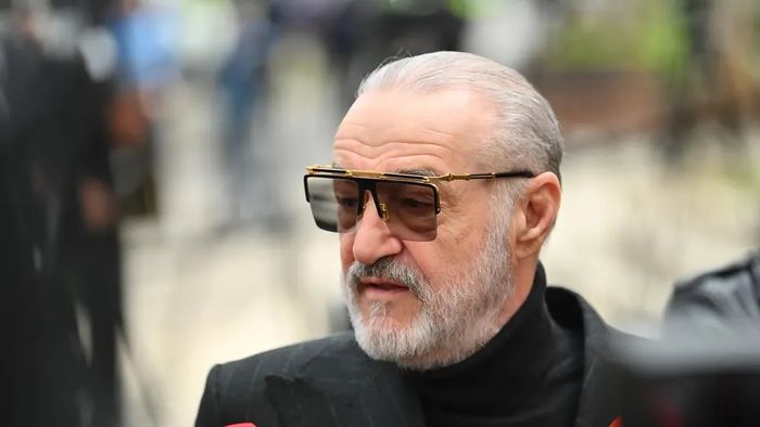 Gigi Becali i-a zis în direct lui Reghecampf ce clauză de reziliere în oglindă își poate pune în contractul cu FCSB! Suma e astronomică