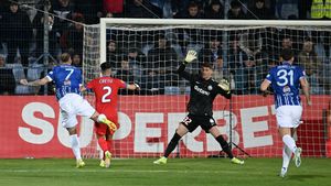 Nici gafeurul Târnovanu nu l-a ajutat pe Flavius Stoican! Farul - FCSB un meci cu multe goluri, dar la Ovidiu „miroase” tot mai tare a matineu