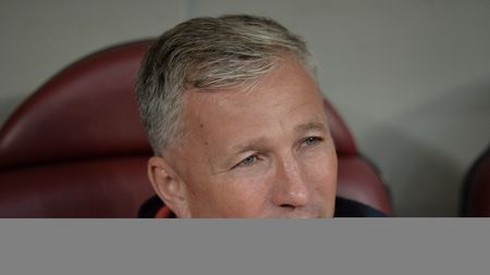 CFR a plecat spre Khazahstan. Deplasarea lungă i-a amintit de Rusia lui Dan Petrescu. "Am adormit la meci. Gigel Bucur mi-a spus că nu vedea mingea bine. Mai bine jucam cu Atletico Madrid"
