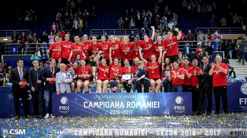 Fetele de la CSM București și-au primit tricourile de campioane. Alin Petrache: „Vom mai aduce 1-2 jucătoare, dar le vom anunța între cele două meciuri din sferturi!”. Cine este campioana titlurilor în România din lotul CSMB