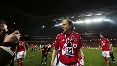 Jorge Jesus a fost confundat cu un fan în noaptea de Înviere. Un polițist vigilent l-a bruscat pe antrenorul de la Benfica, deghizat în ultras
