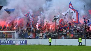 Peluza Sud Steaua, aroganța supremă după umilința trăită de Dinamo la Mediaș: „Le oferim 10.000 de euro dacă retrogradează!”