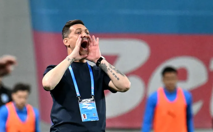 Mirel Rădoi acuză arbitrajele: „Suntem trei echipe care părem fiii ploii: noi, Rapid şi Dinamo”
