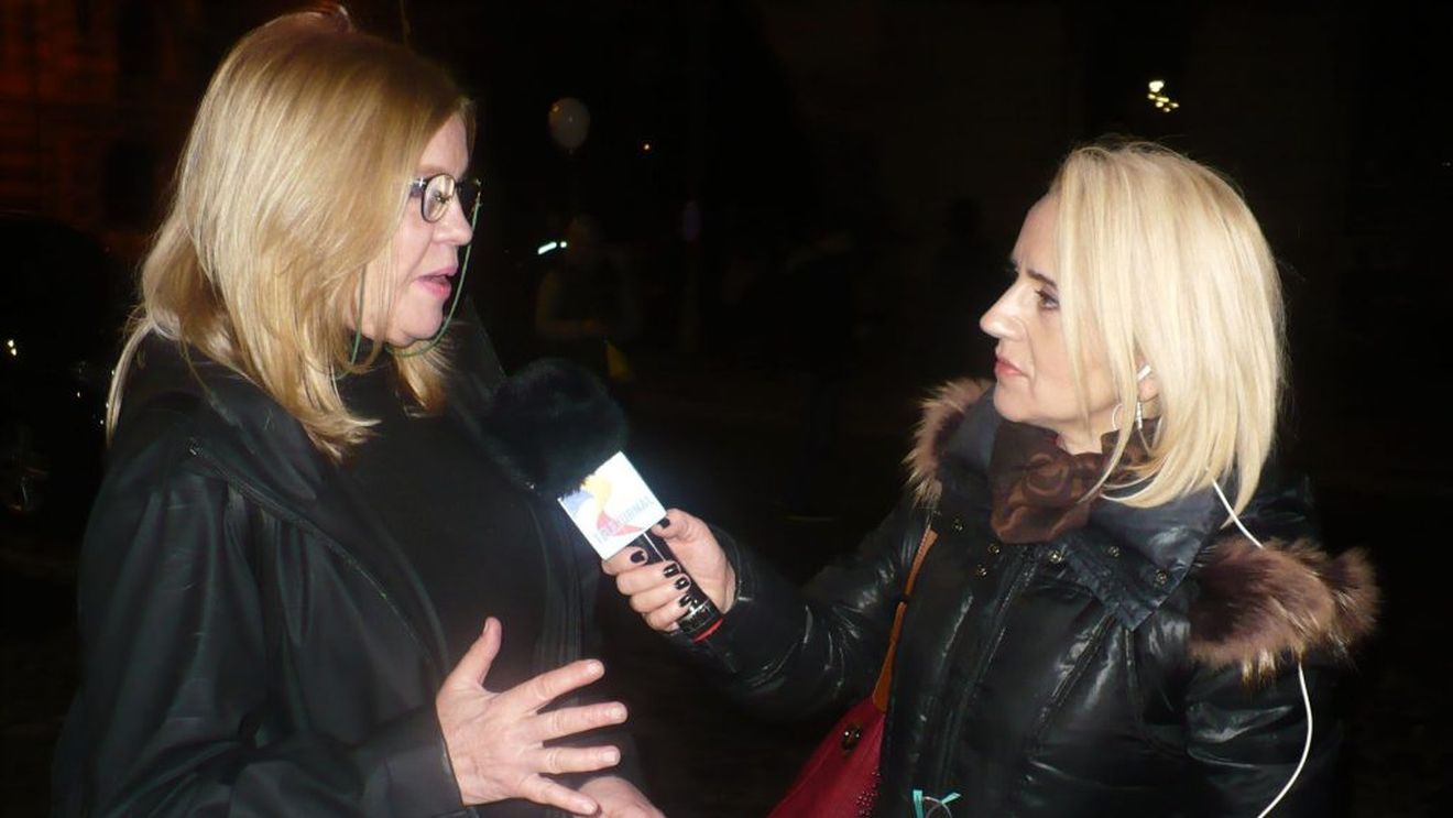 TVR 1, ediție "In memoriam" Cristina Țopescu.  Fiica marelui comentator sportiv a participat la Revelioanele anilor 90