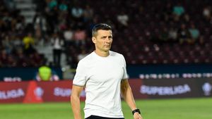 Universitatea Craiova şi-a anunţat abonaţii pe mail că va transfera un fotbalist străin! Mesajul lui Costel Gâlcă: „Asta trebuie să facem dacă vrem să luăm titlul”