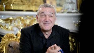 Oficial. Gigi Becali a făcut un nou transfer: fostul jucător al lui Gică Hagi a fost prezentat de FCSB!