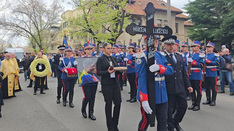 S-A STINS IL LUCE Marele absent de la funeraliile lui Mircea Lucescu. Multă lume s-a întrebat de ce nu a venit