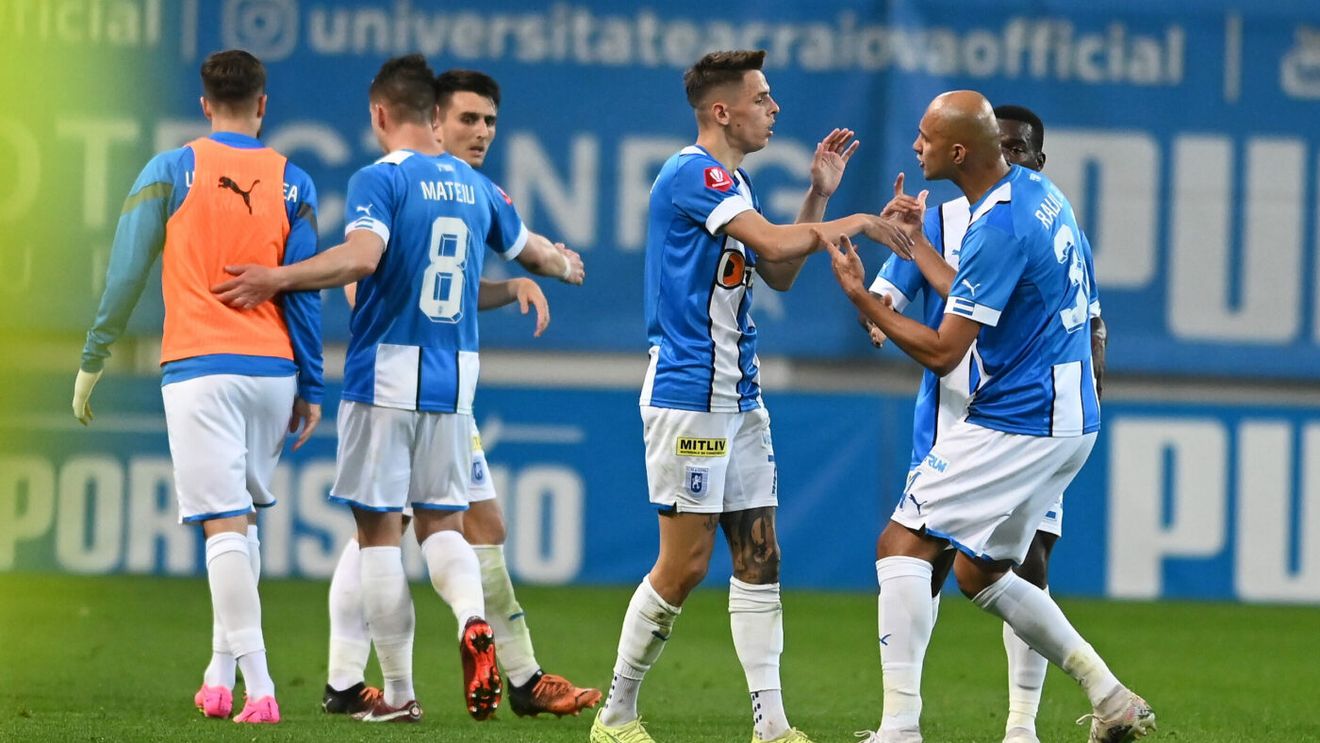 Horațiu Moldovan, simplu spectator în Universitatea Craiova - Rapid! Alex Cîmpanu a marcat cu o execuție de mare fotbalist | VIDEO
