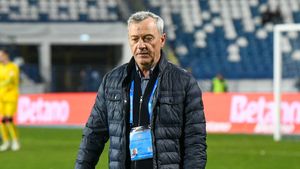 Mircea Rednic se desparte de un fotbalist important înainte de meciul decisiv cu Farul, din Cupa României, și introduce amenzi pentru greșeli