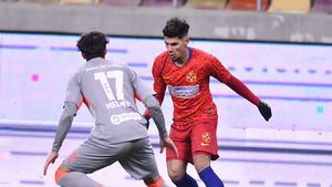 Avertisment pentru „Mbappe de România”. „Dacă Florinel Coman nu pleacă şi tu joci acolo, pe poziţia lui, este o mare problemă!”