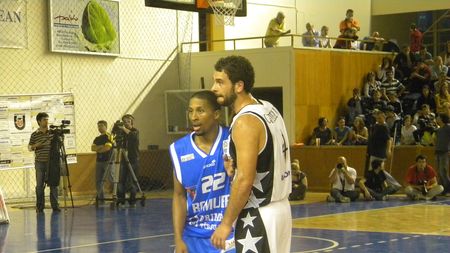 Junglă și la Cluj** "U" Mobitelco - BC Mureș    65-66