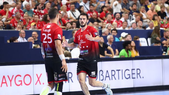 Lovitură cu adevărat colosală pregătită de Dinamo? Un fost jucător al Barcelonei părăsește brusc clubul pentru care a marcat peste 800 de goluri: „Acolo își va continua cariera!” De ce ar veni în România | SPECIAL