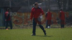 Mureșan prezintă noul antrenor:** 'A fost un jucător foarte bun în Portugalia, căpitanul lui FC Porto'