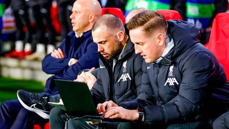 Chivu, amăgit de Ajax. Prietenul lui Ogăraru a primit postul de antrenor principal al „lăncierilor”