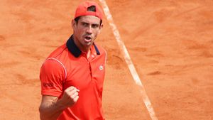 BRD Năstase Țiriac Trophy | Garcia Lopez, revanșă acidă în fața lui Rosol pentru finala din 2013: saga strângerii de mână se mută în tenisul masculin. "Nu contează dacă pentru public eu sunt băiatul rău"