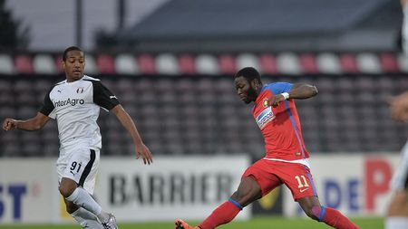 Sezon încheiat pentru Muniru! Reghe: "Îmi pare rău pentru el. E o accidentare foarte gravă!" Mijlocașul se va opera săptămâna viitoare