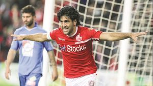 La un pas de tragedie! Un jucător de la Be'er Sheva a rămas întins pe gazon și colegii au crezut că l-au pierdut: "Dacă ambulanța nu ajungea la timp, nu mai era printre noi"