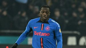 Dawa style! Apariția spectaculoasă a fundașului camerunez la FCSB – Lyon: cum a venit îmbrăcat fundașul lui Gigi Becali