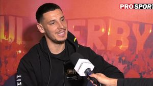 Paul Anton păstrează tradițiile de Crăciun: „O să găsesc un prieten cu burtă și o să îl deghizez în Moș”. Urarea fotbalistului de la Dinamo | VIDEO EXCLUSIV