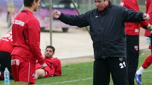 Dinamo reinventată!** Șase schimbări în primul "11",** Zicu mijlocaș dreapta!