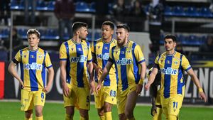 Fotbalistul care a plantat și cules crizanteme în Olanda schimbă din nou echipa! S-a legitimat la trei formații de Superliga în doar doi ani