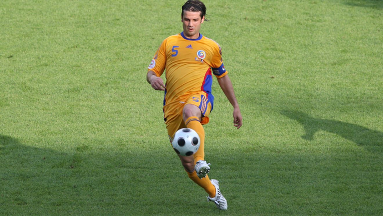 "Nu țin de banderolă"**