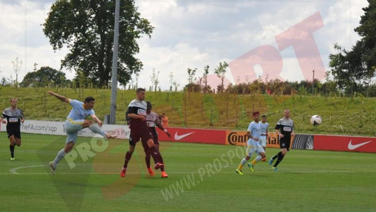 FOTO | Campioana trăiește. Steaua - Oldham 4-1. Steliștii s-au dezlănțuit în prima victorie din această vară: 3 goluri în 4 minute. Gardoș s-a accidentat în minutul 24 și a fost schimbat cu Pham-Huy