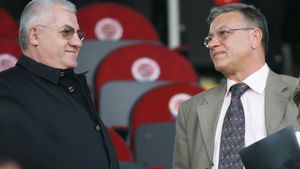 "Puci" eșuat! Cât de aproape au fost Mircea Sandu și Dumitru Dragomir să fie înlăturați din fruntea fotbalului românesc! Cine ar fi trebuit să îi ia locul "Nașului"