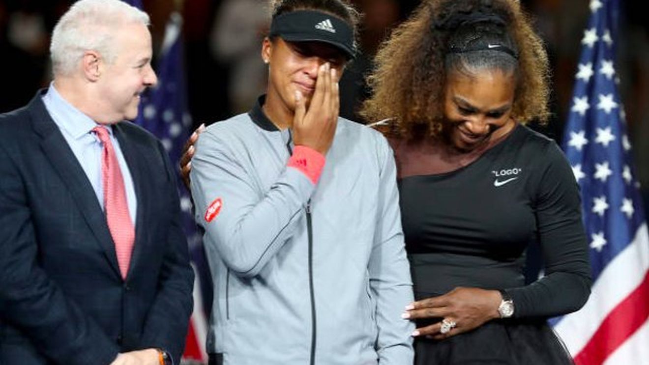 Ireal! Naomi Osaka, victimă colaterală, prinsă în cea mai stânjenitoare ceremonie de premiere. Lacrimi pentru campioană, huiduieli de la public. Prima reacție a Serenei Williams