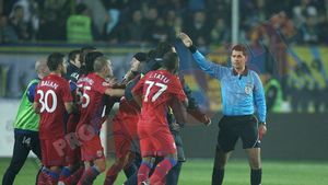 Dragomir îl apără pe Robert Dumitru: "A procedat ca la carte!"** Șeful LPF zice că Martinovic și Stanca riscă pedepse grave