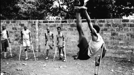 VIDEO IMPRESIONANT! Pasiunea pentru fotbal nu cunoaște limite!