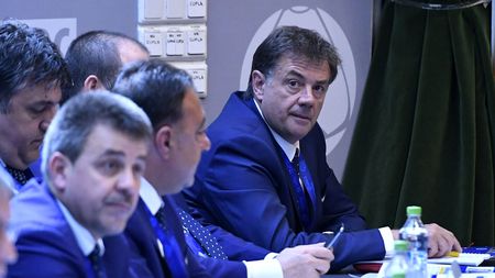 Vassaras face experimente pe FCSB - Dinamo, meciul care o poate face matematic campioană pe echipa lui Gigi Becali