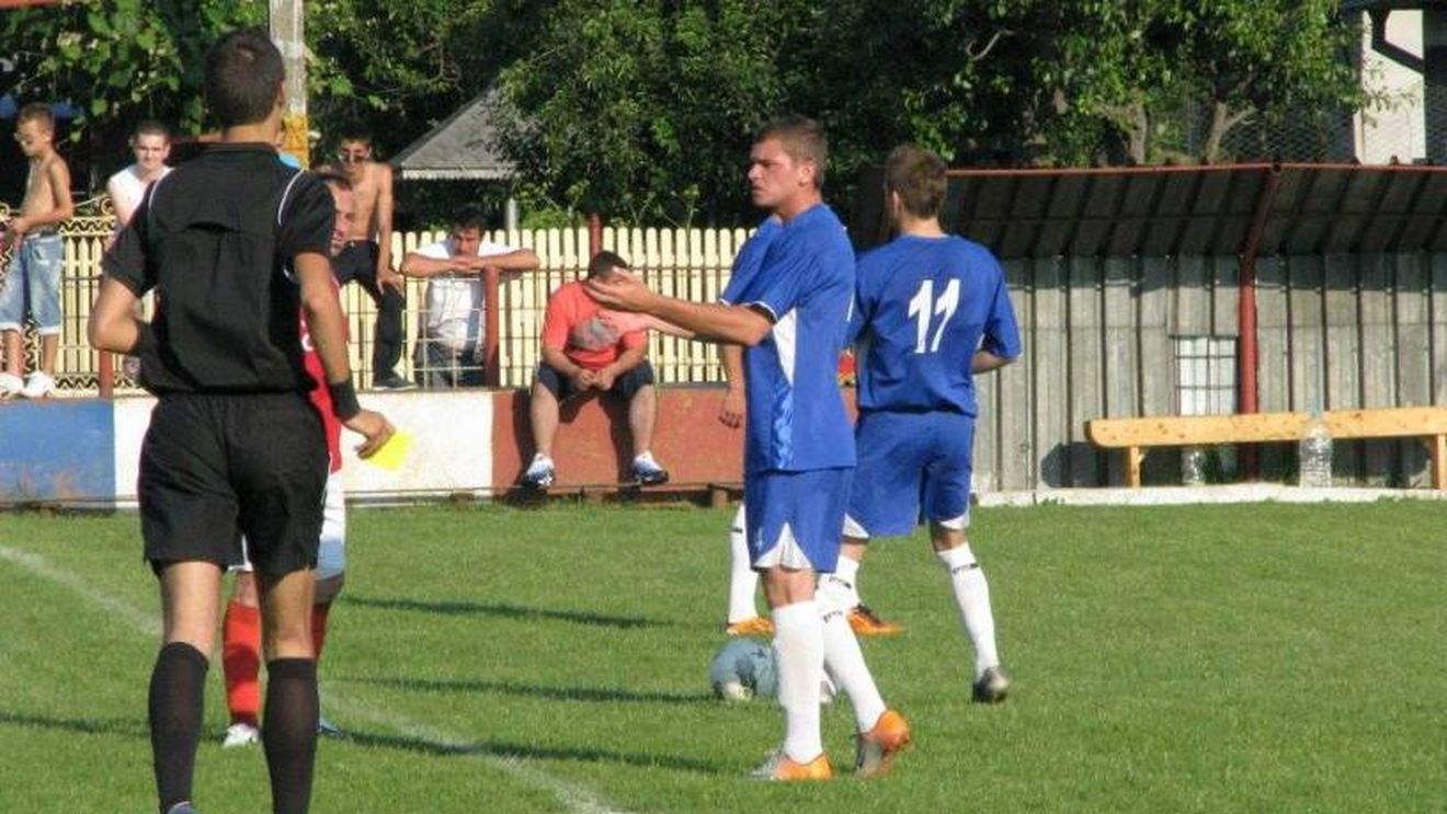 Circul continuă în fotbalul mic: fotbaliștii și fanii și-au vărsat nervii pe arbitri în Dâmbovița!