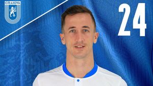 Juan Camara, la Universitatea Craiova! Spaniolul care a jucat la Dinamo, prezentat oficial | GALERIE FOTO în echipamentul oltenilor
