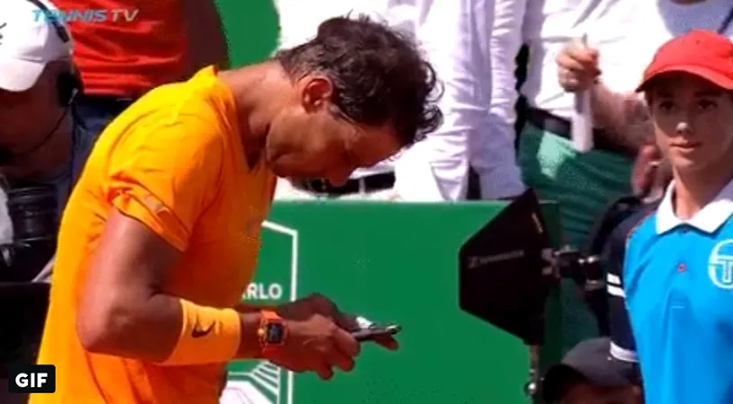 Nadal - Nishikori, finala de la Monte Carlo. Ibericul a oferit imaginea zilei de sâmbătă: a câștigat, apoi a pus mâna pe telefon: 