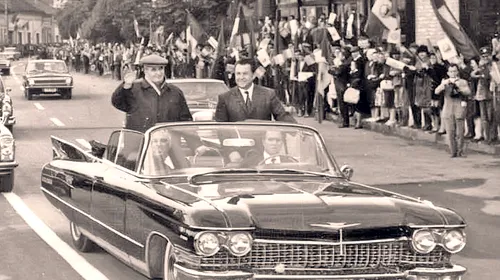 Vrei să te plimbi ca Nicolae Ceaușescu? Mașina preferată a dictatorului a fost scoasă la vânzare pe internet. La cât a ajuns deja licitația